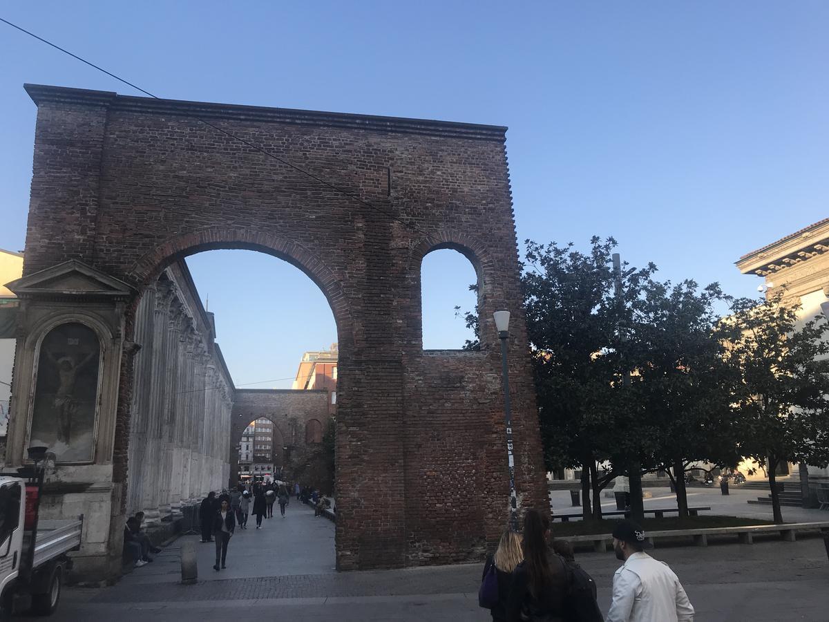 De Amicis Near Duomo * Milán